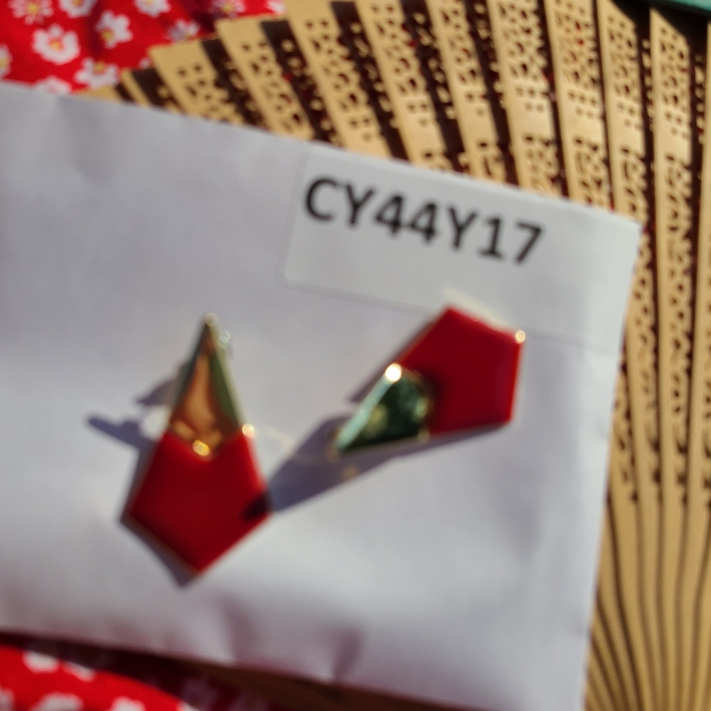 Elegant Red and Gold Geometric Earrings - Picture 9 of 9